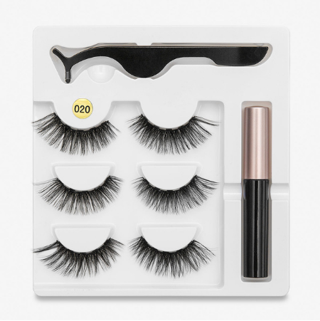 A Pair Of False Eyelashes With Magnets In Fashion